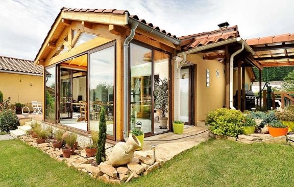 Vérandas Mixtes Bois & Aluminium à Anse (Rhône) : Confort, Élégance et Lumière